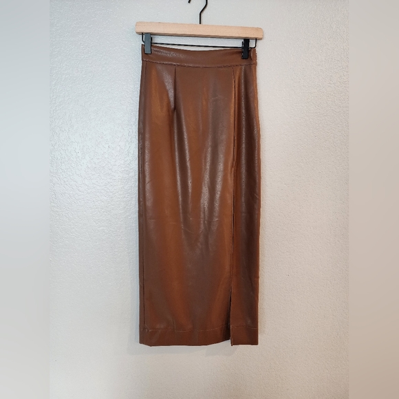 Commense Quiet Luxury Faux Leather Slit Midi Skirt - Picture 2 of 10